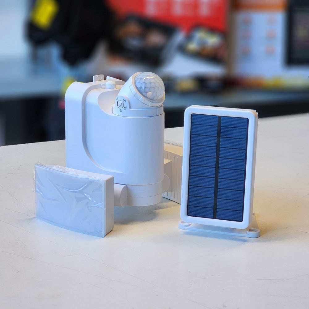 1800 white Motion activated flood light 1800 white Motion activated flood light